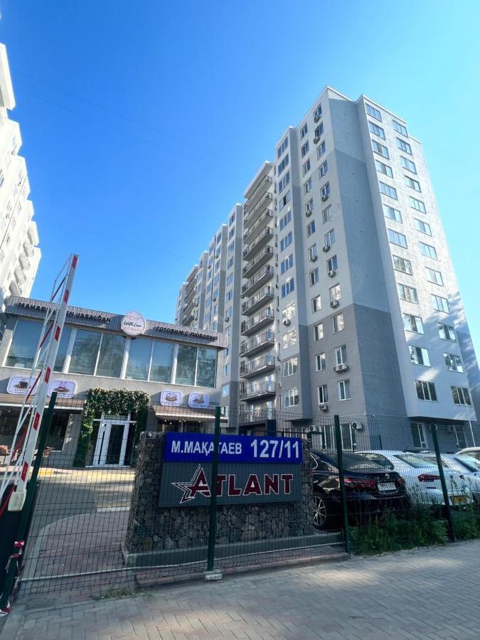 Ferienwohnung Атлант Жк Almaty Exterior foto